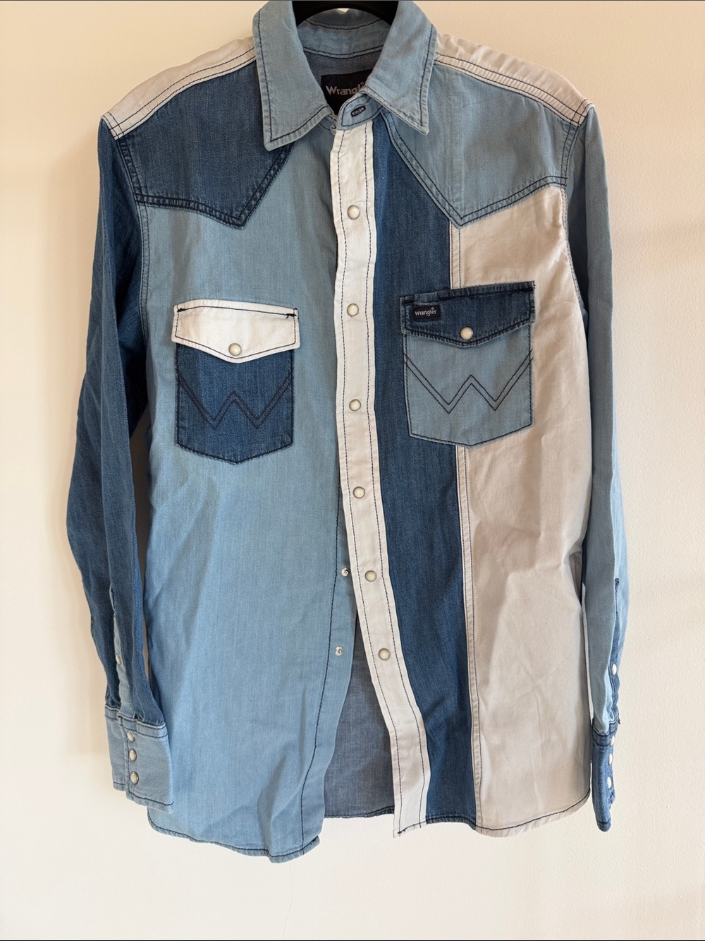 Wrangler Vintage-Inspired Colorblock Denim Western Snap Shirt Like New